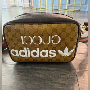 Gucci x adidas Shoulder Bag GG
Coated Canvas Brown